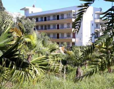 HAWAII-H33 … Terrace facing the southern seafront.